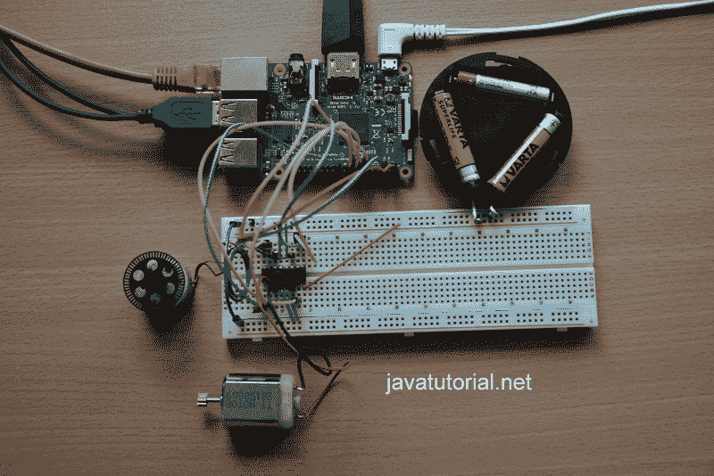 Raspberry Pi circuit with L293D and two DC motors
